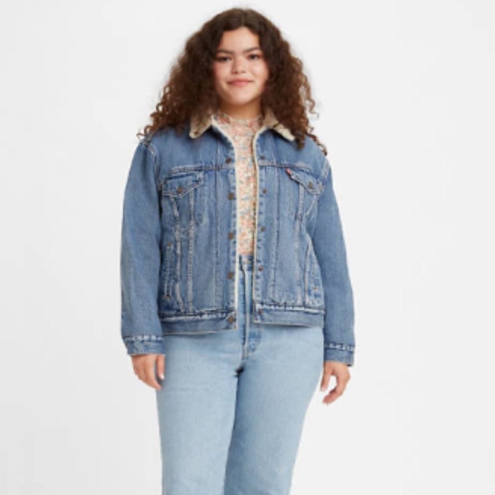 Levi’s Ex Boyfriend Sherpa Trucker Denim Jacket NWT